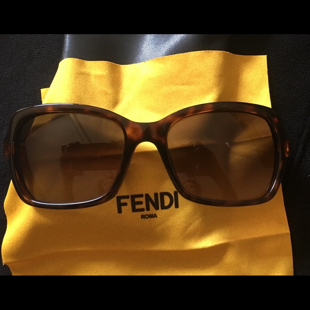 Authentic FENDI sunglasses Excellent condition!